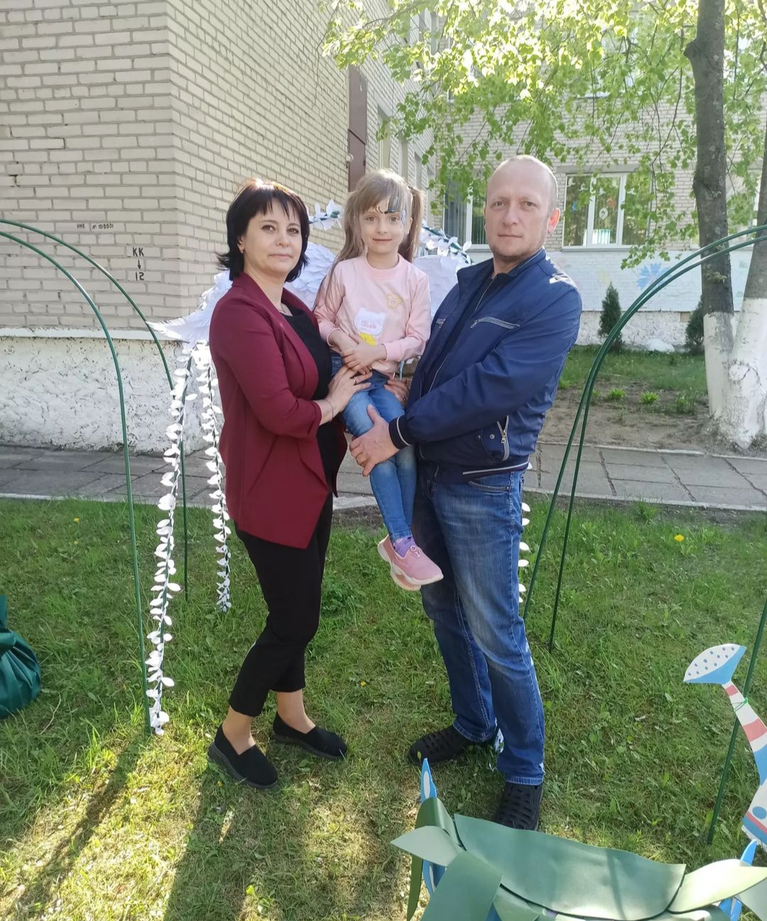 <p>15 мая в детском саду уже стало традицией празднование празднование Международного Дня Семьи. На территории учреждения разворачивается целая концертная программа с проведением мастер-классов, лотерей, танцевальных номеров, аква-гримма, выставок творческих работ детей, семейных фотографий.</p>